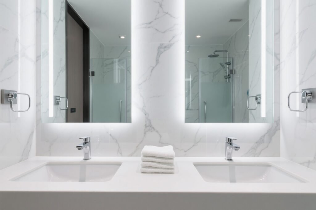 MK1001 Plain White 138″×79″ Super Jumbo Quartz Stone Slab