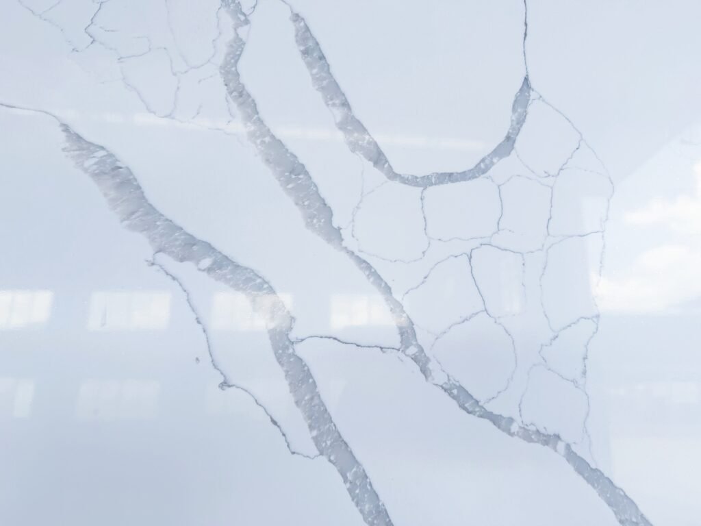 mx6310_meritara_super_jumbo_calacatta_quartz_slab_cambodia_quartz_factory