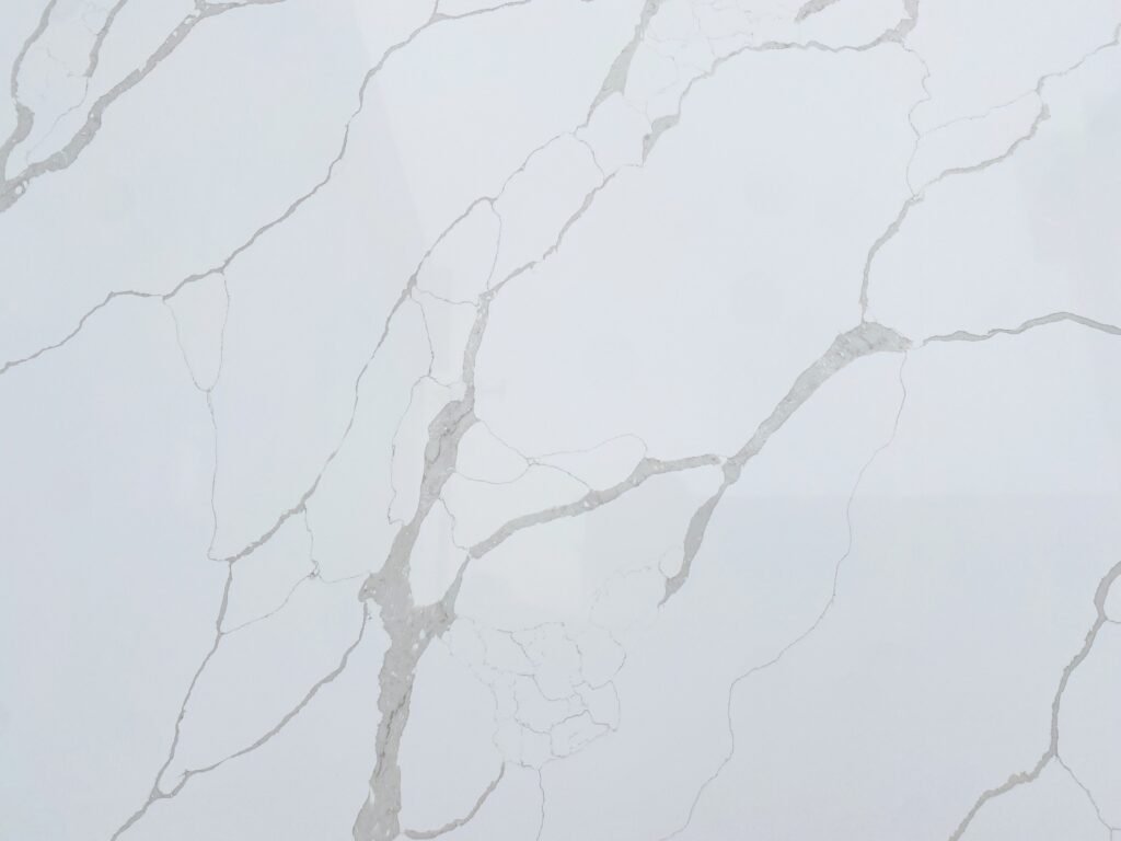 mx6312_meritara_super_jumbo_calacatta_quartz_slab_cambodia_quartz_factory